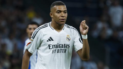 MADRID, 24/09/2024.- El delantero del Real Madrid Kylian Mbappé durante el encuentro de la séptima jornada de LaLiga que Real Madrid y Deportivo Alavés disputan hoy martes en el estadio Santiago Bernabéu. EFE/Juanjo Martín