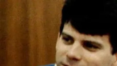 Lyle (izq.) y Erik Menéndez durante su primer juicio.