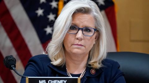 Liz Cheney llama a otros republicanos e independientes anti-Trump al voto por Harris