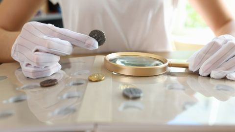 ¿Cómo conservar las monedas antiguas para venderlas en el mercado de subastas?