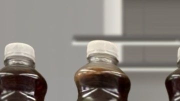 Minoristas retiran jugo de manzana debido a altos niveles arsénico inorgánico