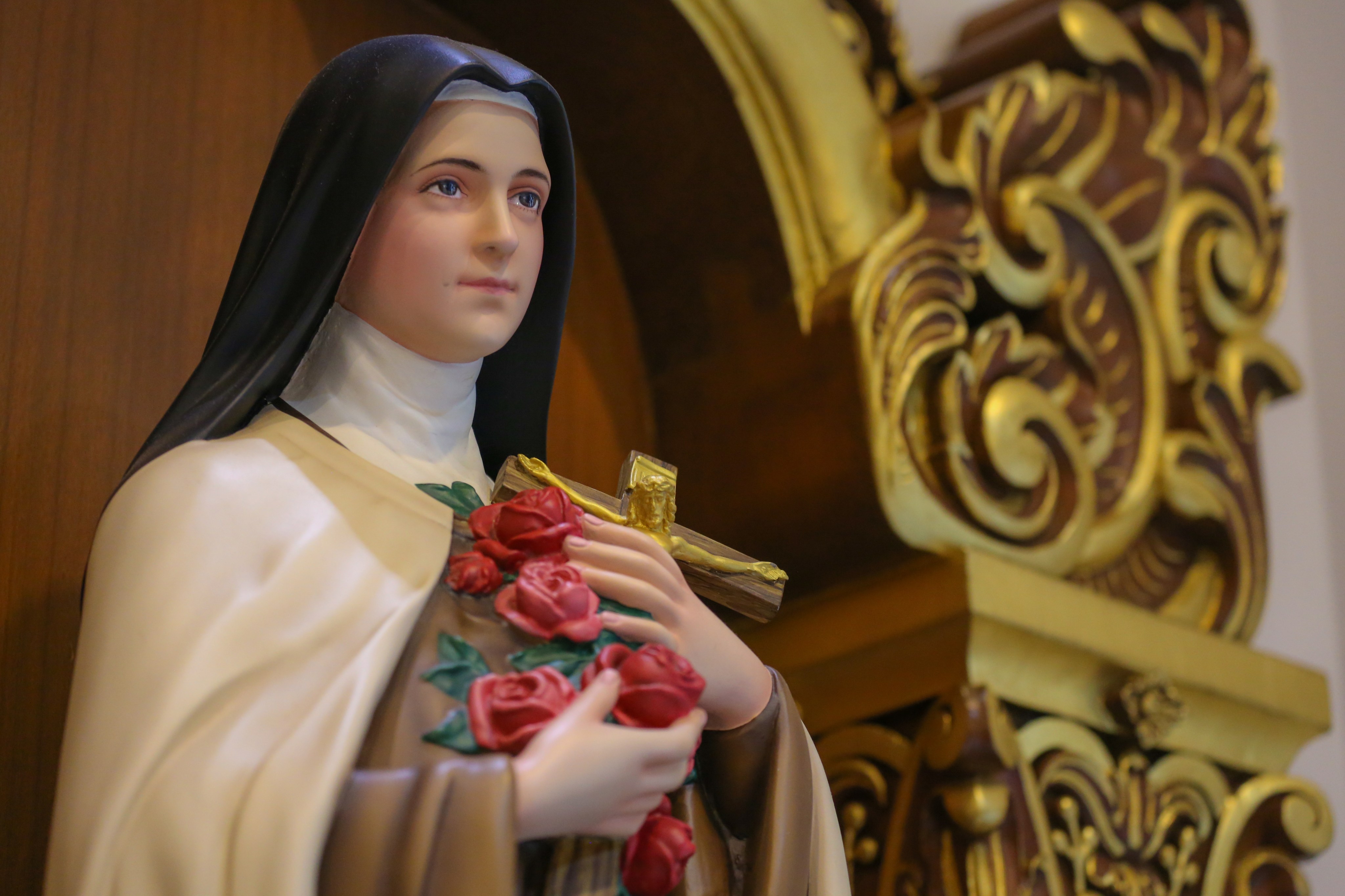 Qué santo se celebra el 1 de octubre y qué se le puede pedir - La Opinión