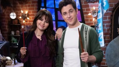 Selena Gomez y David Henrie regresan como actores y productores de la secuela.