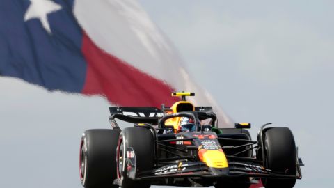 El mexicano Sergio "Checo" Pérez durante la sesión de la primera práctica libre del Gran Premio de Estados Unidos.