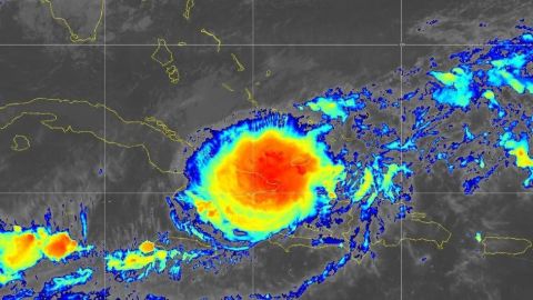 El huracán Oscar impactó contra la costa cubana a las 17:50 hora local.