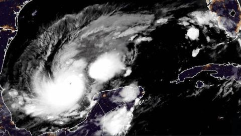 Huracán Milton sube a categoría 5 mientras amenaza a la Península de Yucatán y Florida