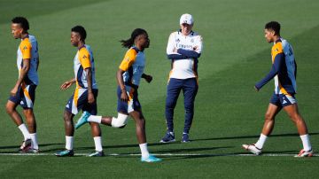 Carlo Ancelotti durante el entrenamiento de este viernes del Real Madrid de cara al duelo contra el Villarreal.