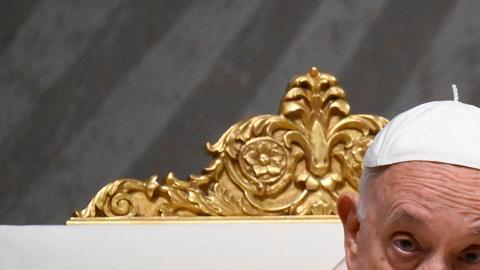 El papa pidió "perdón, sintiendo vergüenza, a quienes han sido heridos por nuestros pecados".