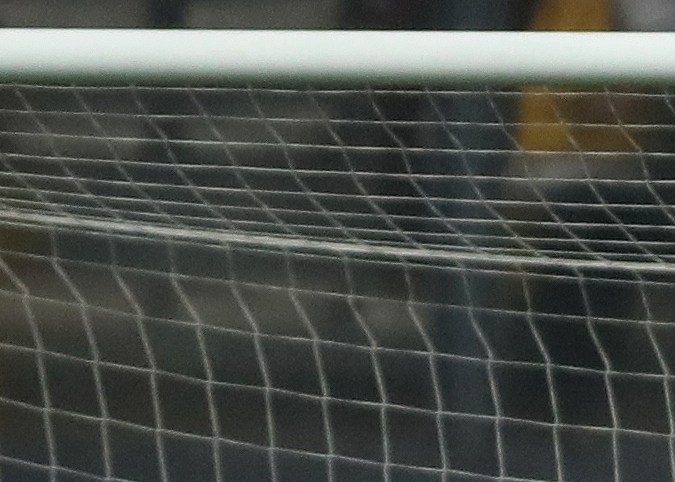 El momento del gol del defensor peruano Miguel Araujo para que los incas se quedaran con la victoria ante Uruguay en Lima.