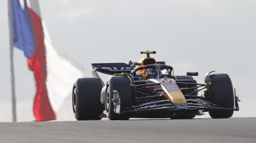 Austin (United States), 19/10/2024.- Sergio Perez of Mexico for Team Red Bull Racing in action during the Qualifying for the Formula One United States Grand Prix in Austin, Texas, USA, 19 October 2024. The 2024 Formula 1 United States Grand Prix is held at the Circuit of the Americas on 20 October. (Fórmula Uno, Estados Unidos) EFE/EPA/JOHN MABANGLO