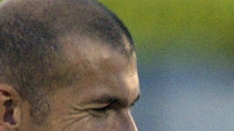 Zinedine Zidane, Fernando Morientes, Iker Casillas y Roberto Carlos durante un evento con el Real Madrid.