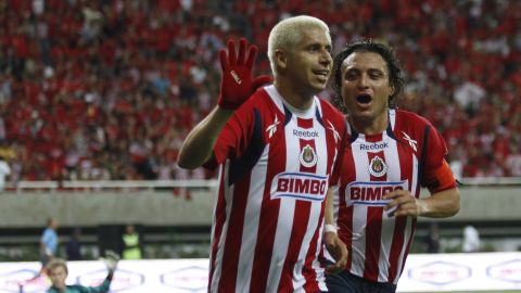 Mexico's Chivas' Adolfo Bautista, front, celebrates after scoring a goal against England's Manchester United with teammate Hector Reynoso as Manchester United's goalkeeper Tomasz Kuszczak looks on, behind left, during a friendly soccer match in Guadalajara, Mexico, Friday July 30, 2010. (AP Photo/Claudio Cruz)