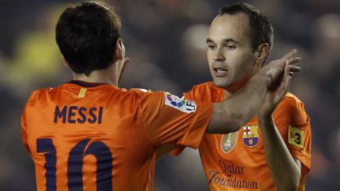 Barcelona's Lionel Messi from Argentina is congratulated by teammate Andres Iniesta, right, after scoring a goal against Levante during their la liga soccer match at the Ciutat Valencia stadium in Valencia, Spain, Sunday, Nov. 25, 2012.(AP Photo/ Alberto Saiz)