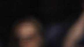 Fernando Valenzuela saluda a los aficionados al ser ovacionado en el estadio de los Dodgers antess de realizar el primer lanzamiento ceremonial del Juego de Estrellas de las Ligas Mayores de 2022.