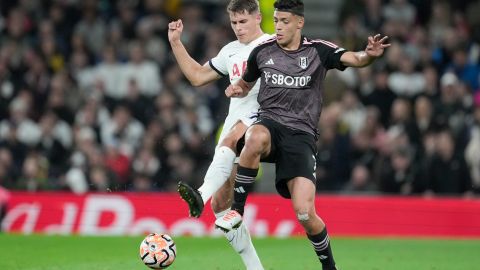 Tottenham's Micky van de Ven, left, challenges for the ball with Fulham's Raul Jimenez during the English Premier League soccer match between Tottenham Hotspur and Fulham at the Tottenham Hotspur Stadium in London, Monday, Oct. 23, 2023. (AP Photo/Kin Cheung)