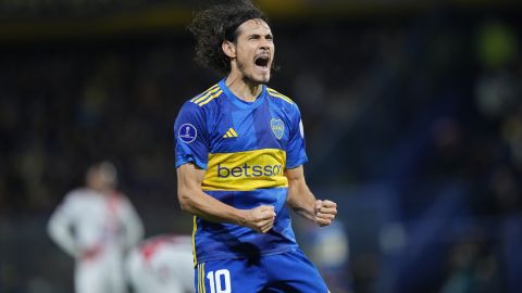 Edinson Cavani of Argentina's Boca Juniors celebrates scoring his side's second goal against Bolivia's Nacional Potosi during a Copa Sudamericana Group D soccer match at La Bombonera stadium in Buenos Aires, Argentina, Wednesday, May 29, 2024. (AP Photo/Natacha Pisarenko)