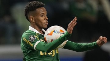 Estevao Willian of Brazil's Palmeiras controls the ball during a Copa Libertadores Group F soccer match against Argentina's San Lorenzo at Allianz Parque stadium in Sao Paulo, Brazil, Thursday, May 30, 2024. (AP Photo/Andre Penner)