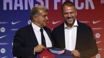 Barcelona's new coach Hansi Flick and Barcelona FC President, Joan Laporta, pose for a photo during an official presentation event of the new coach in Barcelona, Spain, Thursday, July 25, 2024. FC Barcelona and Hansi Flick have reached an agreement for the German to become men's first team football coach until 30 June 2026. (AP Photo/Joan Monfort)