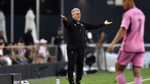 El entrenador argentino Gerardo "Tata" Martino dando indicaciones en el encuentro entre el Inter Miami y el Columbus Crew.