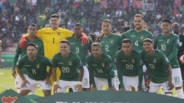 Bolivia's players pose for a team photo before a qualifying soccer match for the FIFA World Cup 2026 against Venezuela at the Municipal de Villa Ingenio stadium in El Alto, Bolivia, Thursday, Sept. 5, 2024. (AP Photo/Juan Karita)