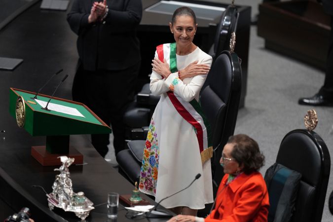 Claudia Sheinbaum reconoce la labor de los migrantes y asegura que es tiempo de mujeres