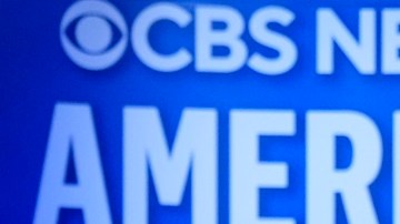 J.D. Vance y Tim Walz en el debate en CBS News.