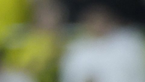 Lionel Messi conduce el balón durante el partido contra Columbus Crew.