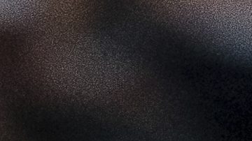 Bronny James (9), derecha, de los Lakers de Los Ángeles, entra a la cancha con su padre LeBron James (23), durante la primera mitad de un partido de pretemporada de baloncesto de la NBA el domingo 6 de octubre de 2024, en Palm Desert, California (Foto AP/William Liang)