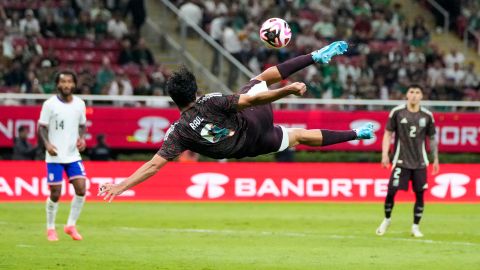 El delantero mexicano Raúl Jiménez durante el encuentro amistoso de El Tri ante Estados Unidos en Guadalajara esta semana.