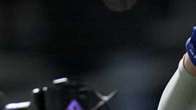 El boricua Enrique Hernández celebra luego de batear un jonrón de dos carreras en el sexto inning para los Dodgers en el juego 3 de la Serie de Campeonato contra los Mets.