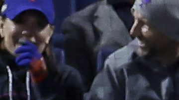 Shohei Ohtani celebra con Enrique Hernández tras batear un jonrón de tres carreras en el octavo inning. Los Dodgers ganaron cómodamente a los Mets en Nueva York.