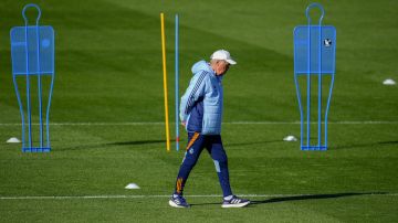 Real Madrid's head coach Carlo Ancelotti attends a training session at Real Madrid's Valdebebas training ground in Madrid, Spain, Friday, Oct. 18, 2024. (AP Photo/Manu Fernandez)