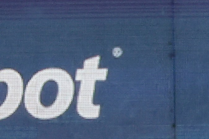 La imagen muestra cómo Pete Alonso, cañonero de los Mets, conecta un lanzamiento bajo, el cual se fue de cuadrangular para adelantar a su equipo 3-0 en el primer inning contra los Dodgers de Los Ángeles.