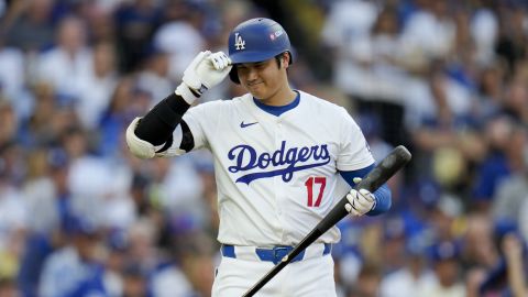 Los Angeles Dodgers' Shohei Ohtani bats against the New York Mets during the first inning in Game 6 of a baseball NL Championship Series, Sunday, Oct. 20, 2024, in Los Angeles. (AP Photo/Julio Cortez)