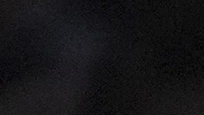 El alero de los Lakers de Los Ángeles, LeBron James (23) y el escolta Bronny James (9) en cancha durante la primera mitad del juego de la NBA ante los Timberwolves de Minnesota, el martes 22 de octubre de 2024, en Los Ángeles. (AP Foto/Eric Thayer)