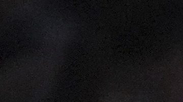 El alero de los Lakers de Los Ángeles, LeBron James (23) y el escolta Bronny James (9) en cancha durante la primera mitad del juego de la NBA ante los Timberwolves de Minnesota, el martes 22 de octubre de 2024, en Los Ángeles. (AP Foto/Eric Thayer)