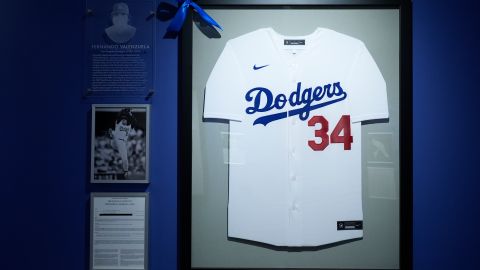 Los Angeles Dodgers anunciaron una serie de tributos para el ex lanzador mexicano Fernando Valenzuela recientemente fallecido.