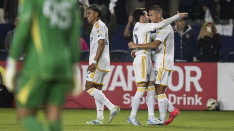 Riqui Puig y Dejan Joveljic fueron las figuras del partido.