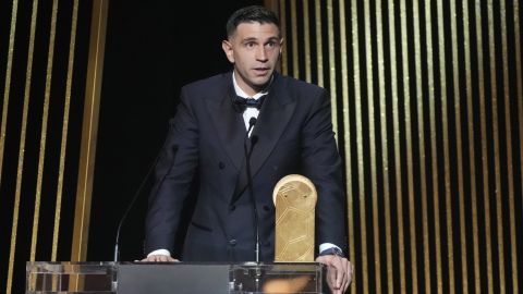 Emiliano martínez durante la gala del Balón de Oro.