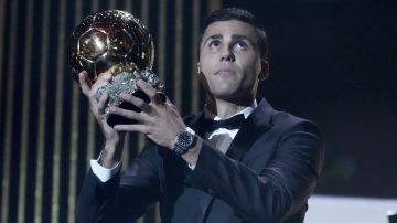 Manchester City's Spanish player Rodri receives the 2024 Men's Ballon d'Or award during the 68th Ballon d'Or (Golden Ball) award ceremony at Theatre du Chatelet in Paris, Monday, Oct. 28, 2024. (AP Photo/Michel Euler)