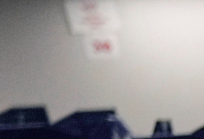 Votantes llenan sus boletas durante la votación anticipada en persona en la Junta Electoral del condado de Hamilton, en Cincinnati.