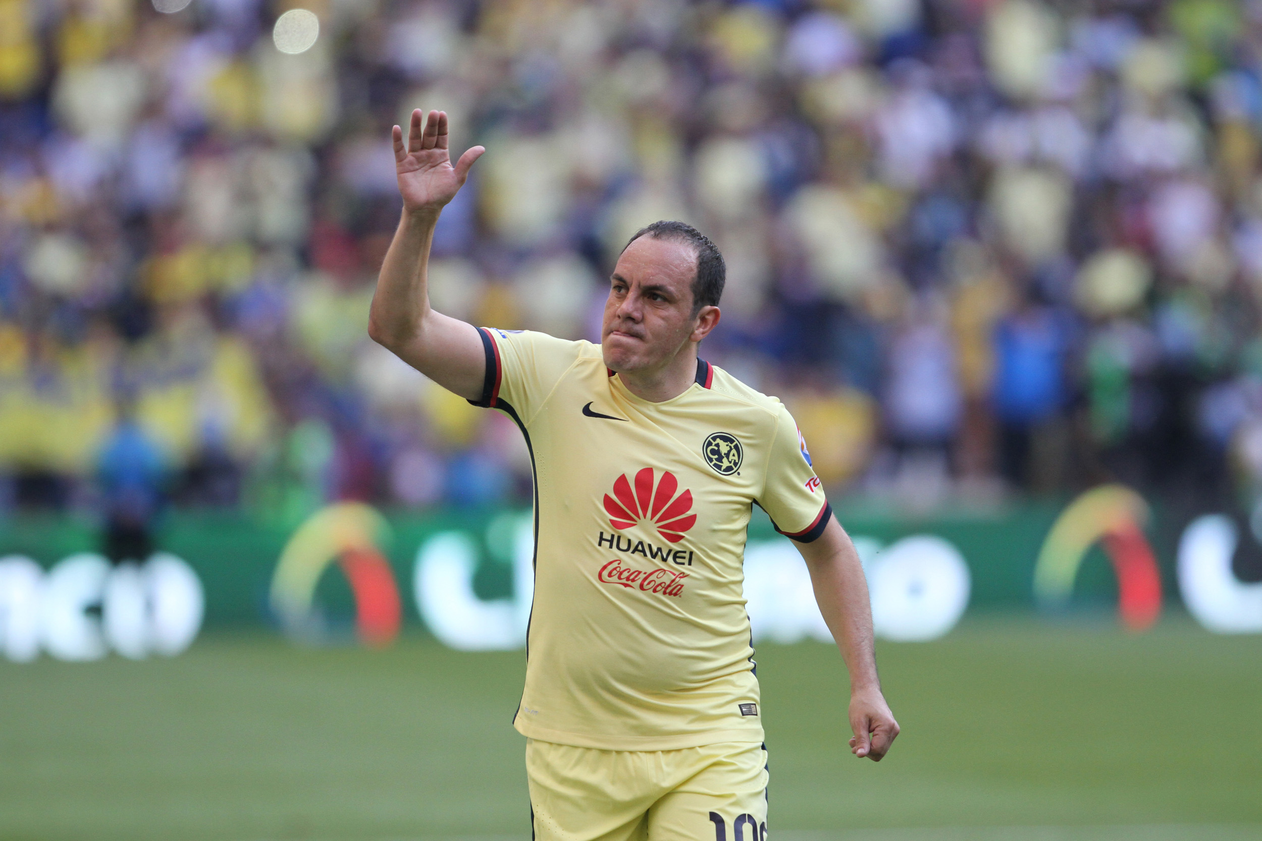America's Cuauhtemoc Blanco acknowledges fans at the end of the first half, as he leaves the pitch after playing in his last match, in Mexico City, Saturday, March 5, 2016. The retiring Blanco is currently the mayor of the Mexican city Cuernavaca, in the state of Morelos. (AP Photo/Christian Palma)