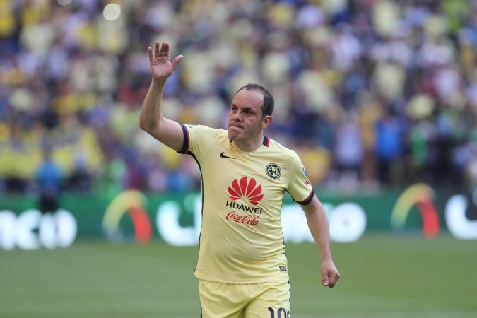 America's Cuauhtemoc Blanco acknowledges fans at the end of the first half, as he leaves the pitch after playing in his last match, in Mexico City, Saturday, March 5, 2016. The retiring Blanco is currently the mayor of the Mexican city Cuernavaca, in the state of Morelos. (AP Photo/Christian Palma)