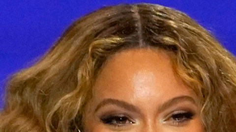 El combo de fotos muestra a Beyoncé y a Kamala Harris.