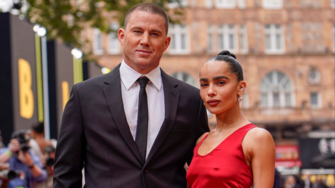 Channing Tatum y Zoë Kravitz posan para fotografías en el estreno de Blink Twice en Londres, el lunes 19 de agosto de 2024.