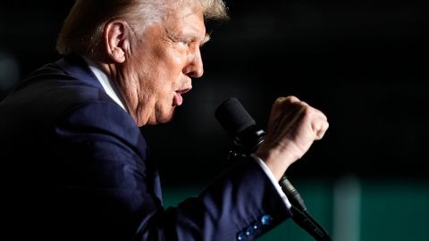 Trump amenaza con impulsar pena de muerte para migrantes que asesinen a estadounidenses