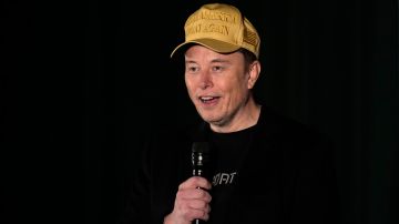 Departamento de Justicia advierte a Elon Musk que su regalo de $1 millón de dólares a votantes sería ilegal