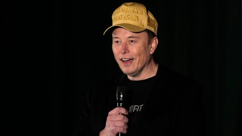 Departamento de Justicia advierte a Elon Musk que su regalo de $1 millón de dólares a votantes sería ilegal