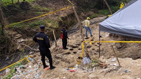 Fosa clandestina en El Salvador