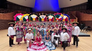 Miembros del Ballet Folclórico Nueva Antequera.